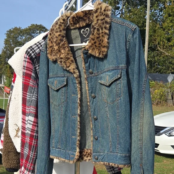 Leopard Faux Fur Collar Denim Jacket - Picture 3 of 3
